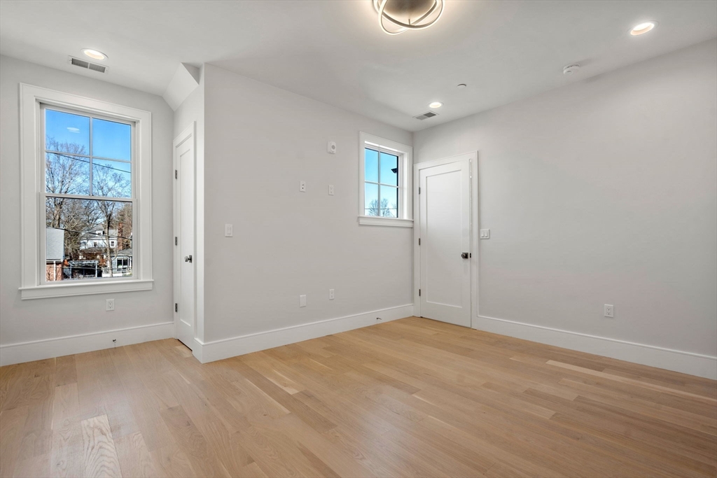 4 Knowles Street # 04