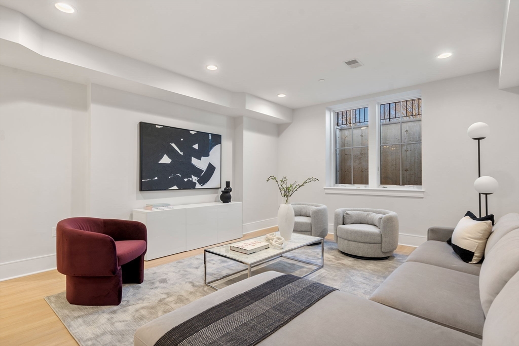 4 Knowles Street # 04