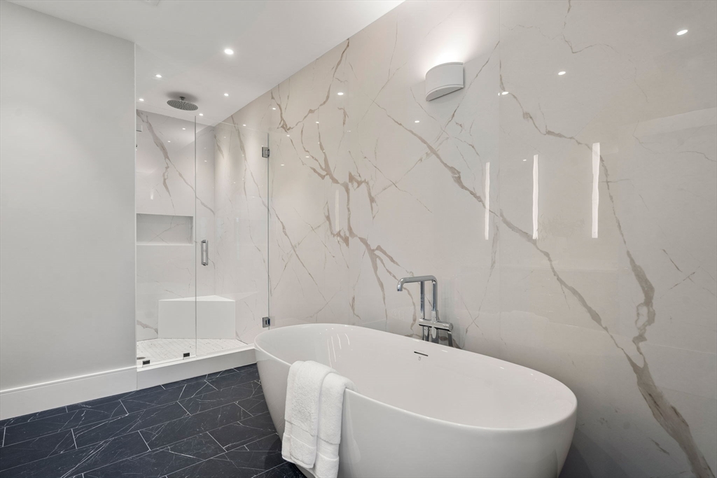 4 Knowles Street # 04