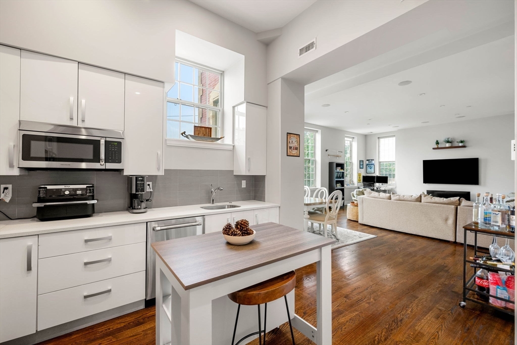 225 Dorchester St # 13