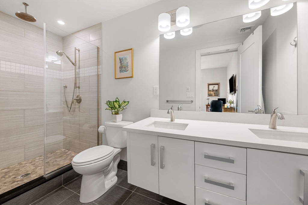 225 Dorchester St # 13