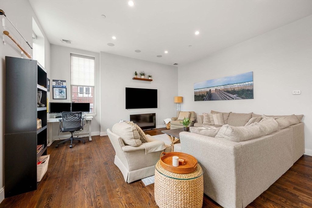 225 Dorchester St # 13