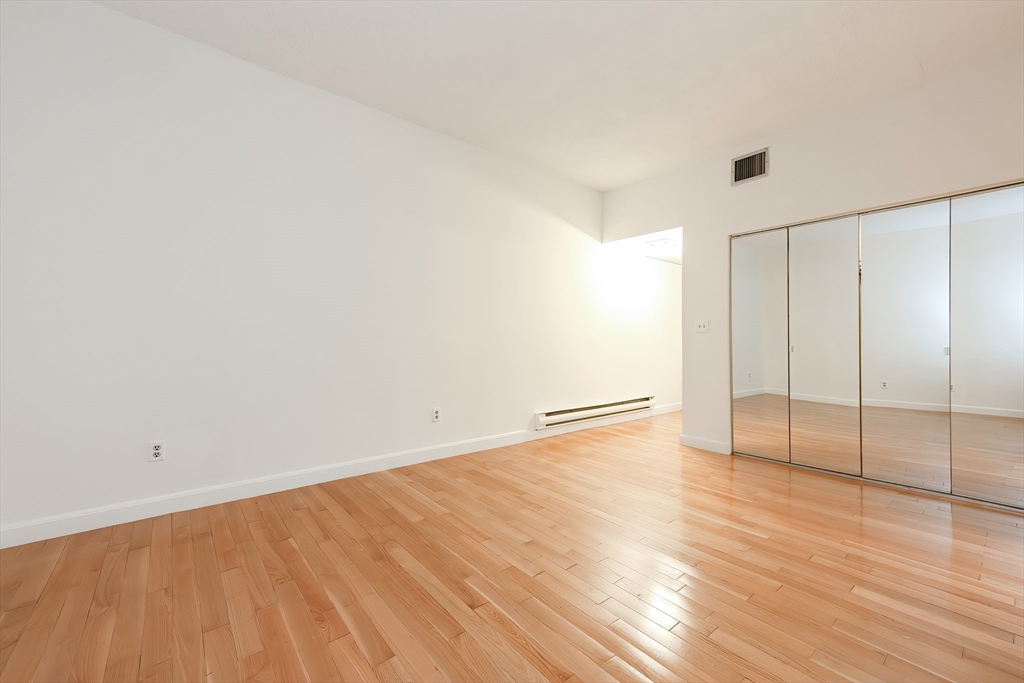 1415 Commonwealth Ave # 203