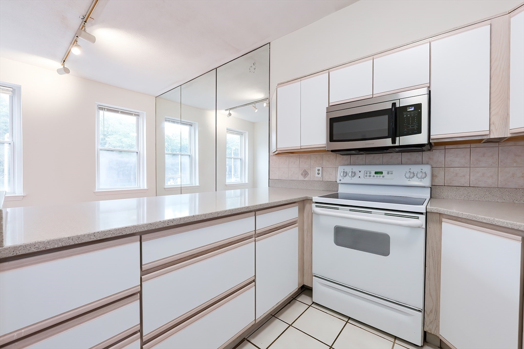 1415 Commonwealth Ave # 203