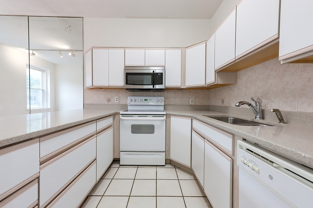 1415 Commonwealth Ave # 203