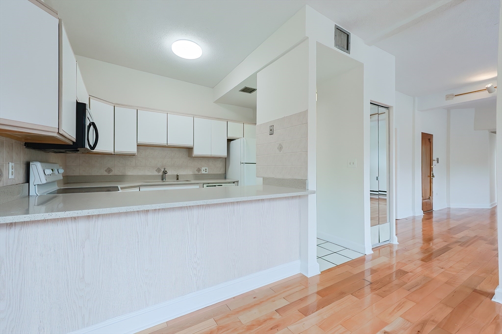 1415 Commonwealth Ave # 203