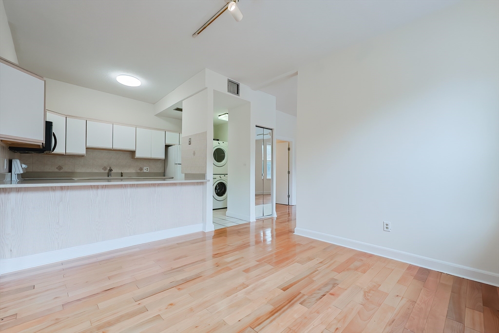 1415 Commonwealth Ave # 203