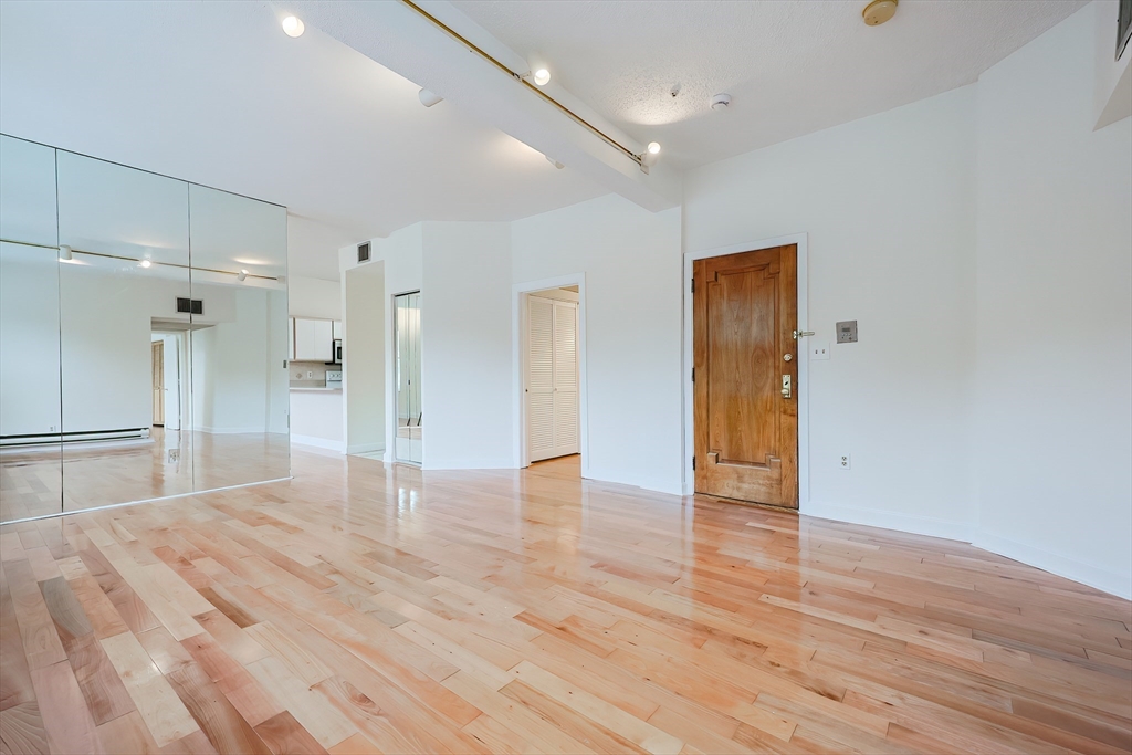 1415 Commonwealth Ave # 203