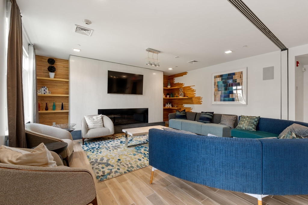 180 Telford Street # 417