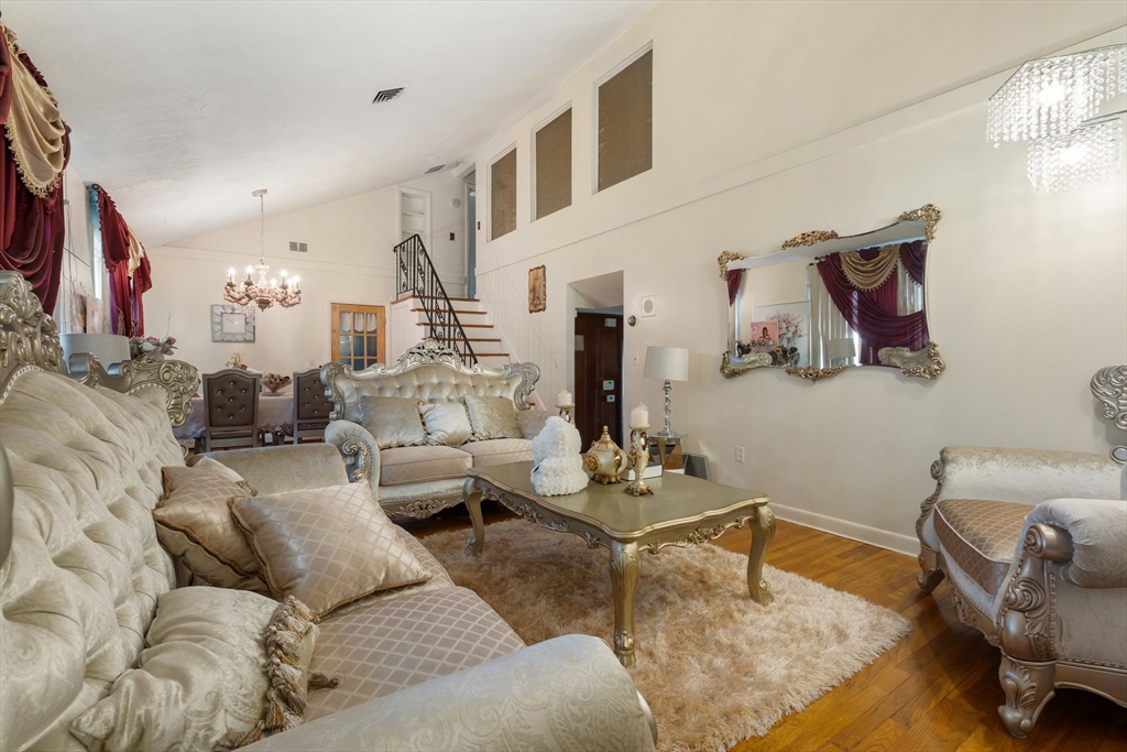 114 Crickett Rd