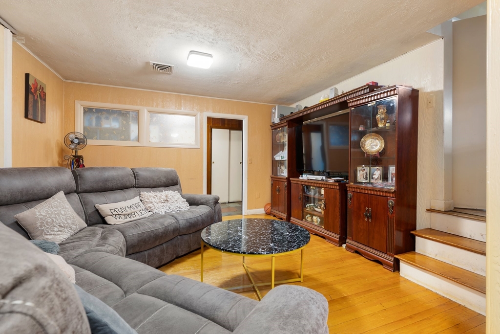114 Crickett Rd