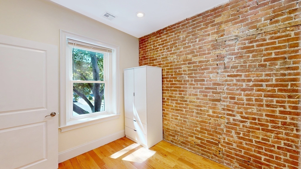 79 Brighton Ave # 2