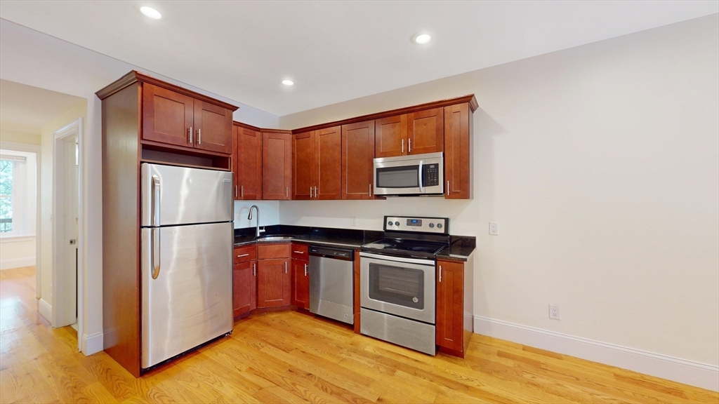 79 Brighton Ave # 2