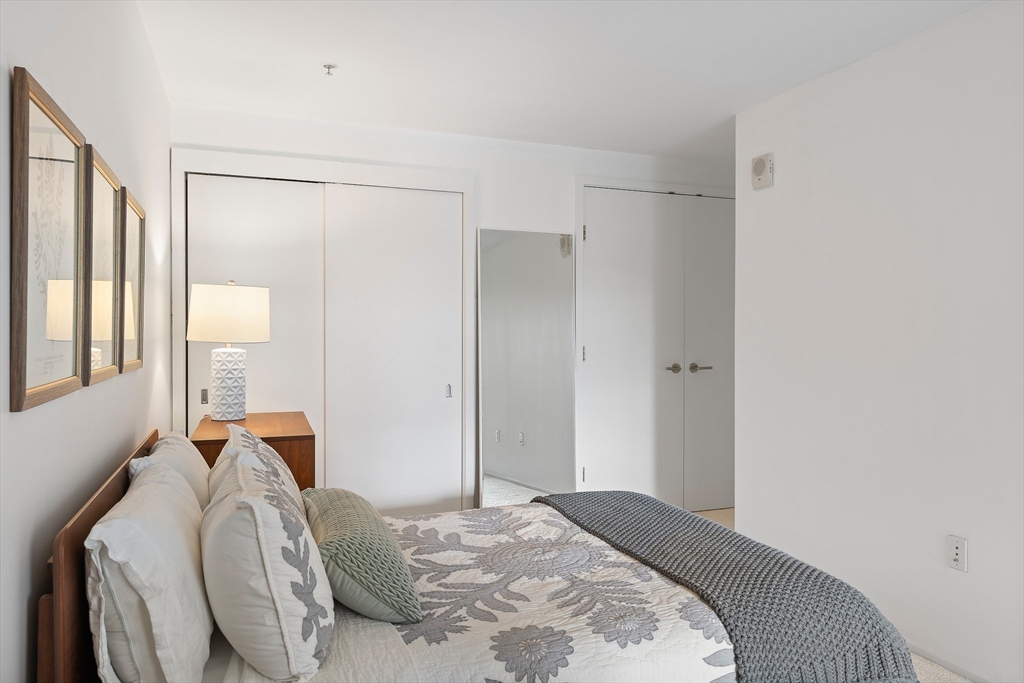 2 Earhart St # 424