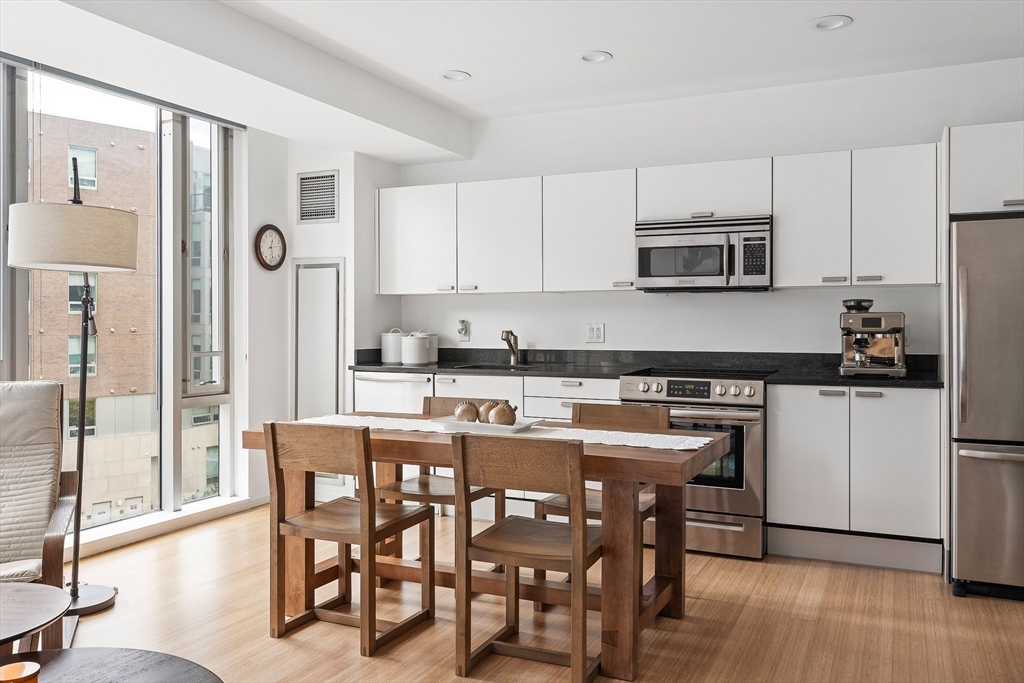 2 Earhart St # 424