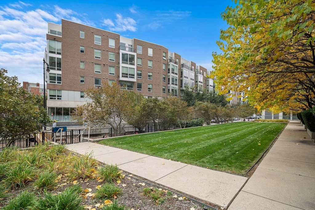2 Earhart St # 424