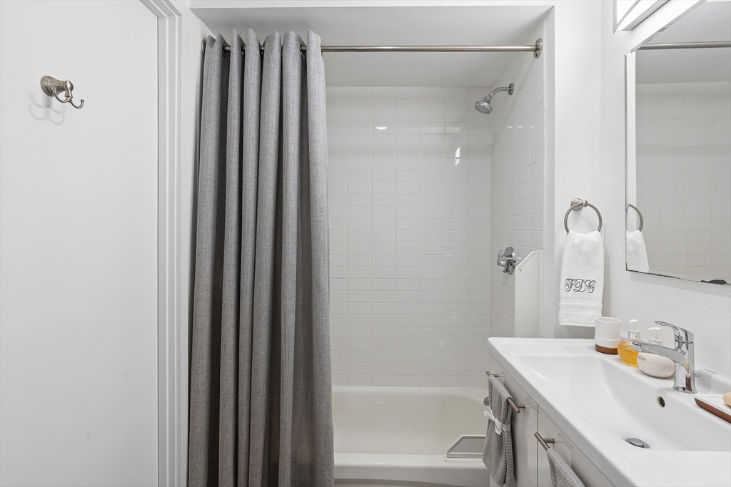 2 Earhart St # 424