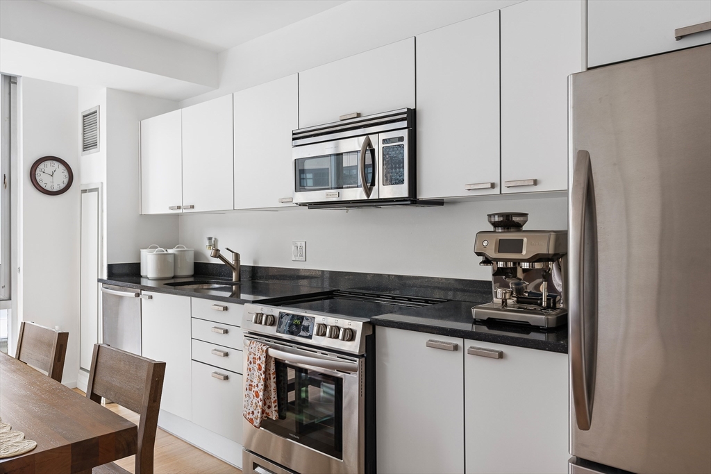 2 Earhart St # 424
