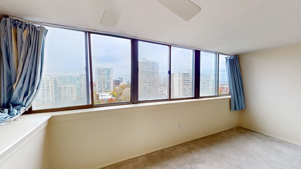 9 Hawthorne Place # 11B