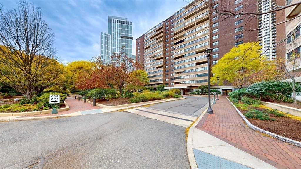 9 Hawthorne Place # 11B