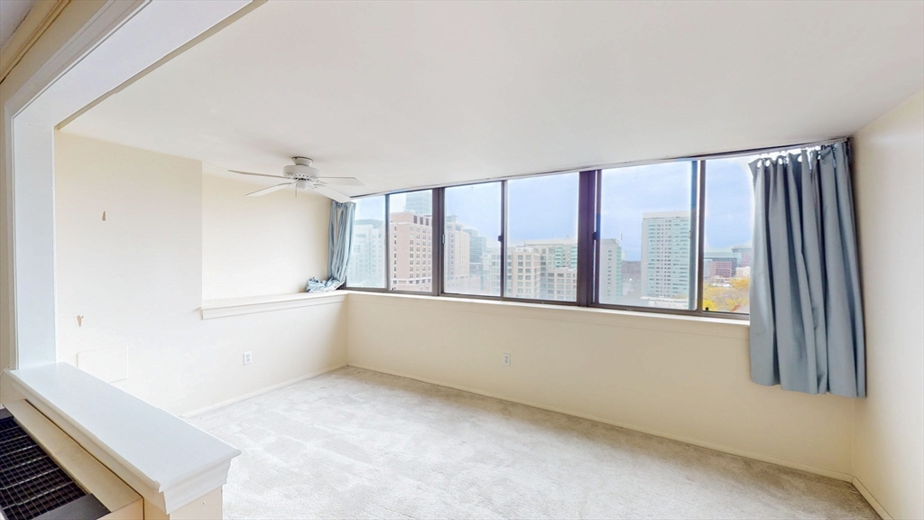 9 Hawthorne Place # 11B