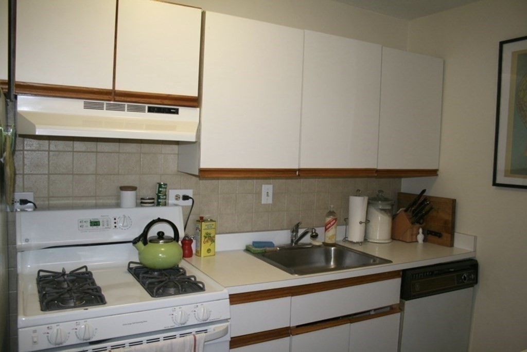 9 Hawthorne Place # 11B