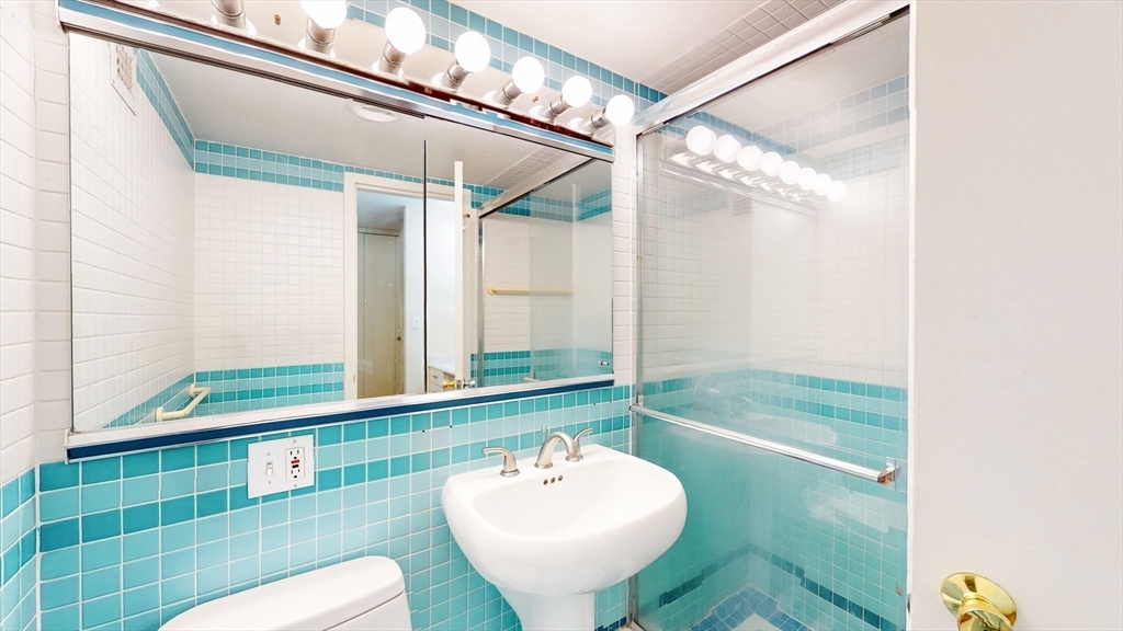 9 Hawthorne Place # 11B