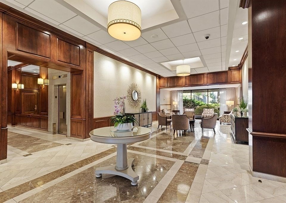 9 Hawthorne Place # 11B