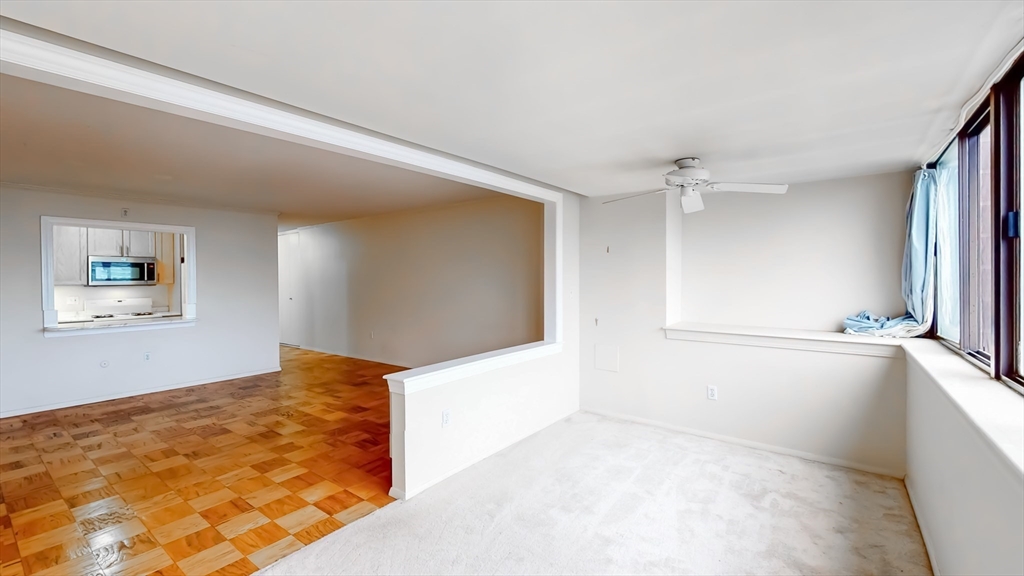 9 Hawthorne Place # 11B