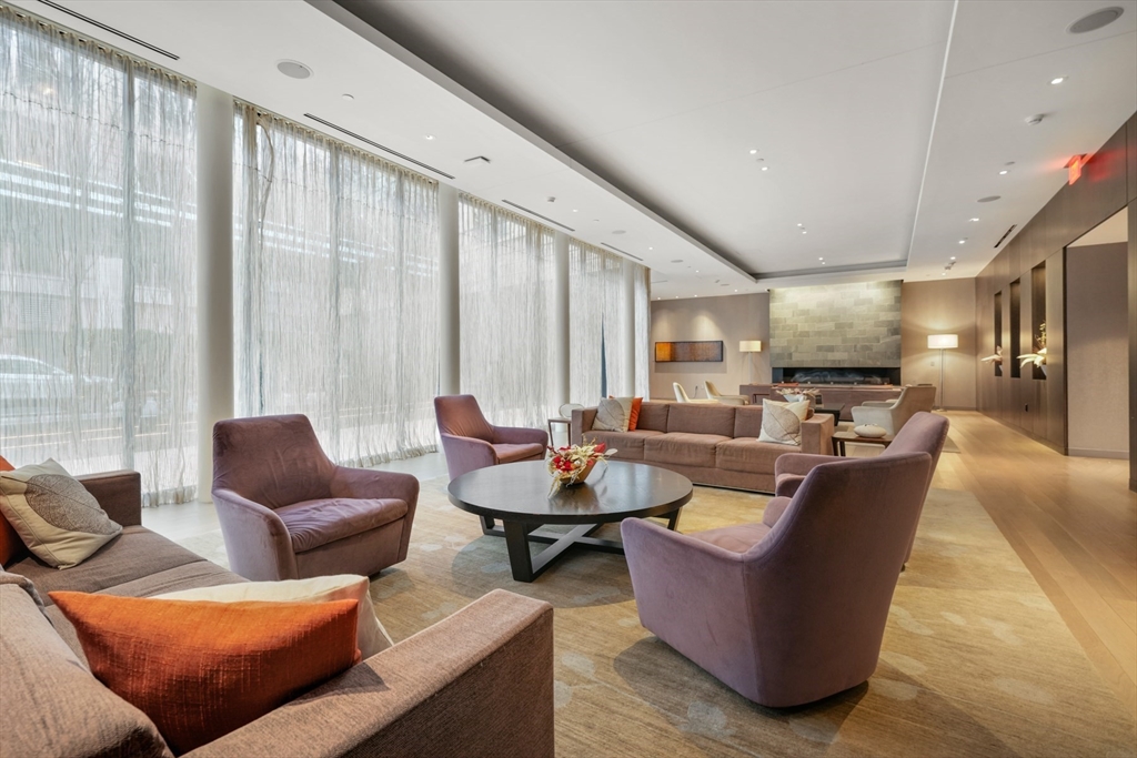 580 Washington # 611