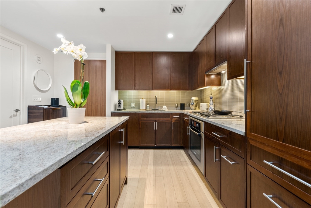 580 Washington # 611