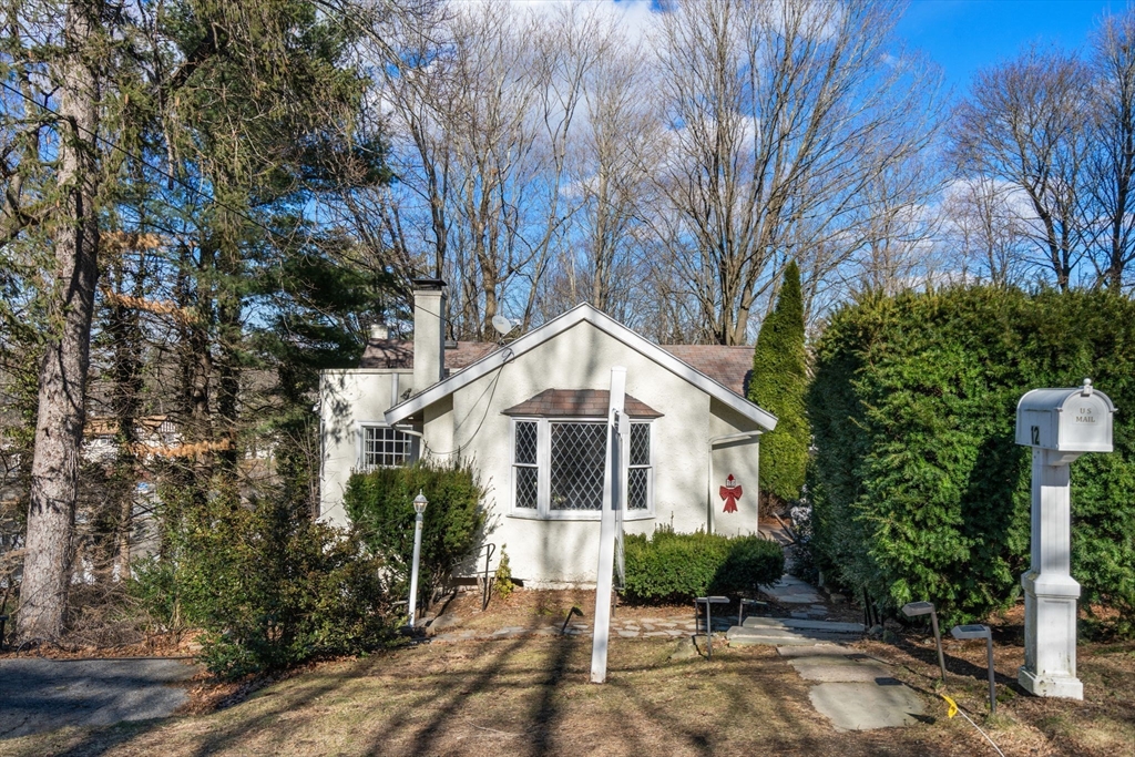 12 Wareland Rd