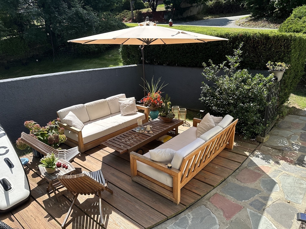 12 Wareland Rd