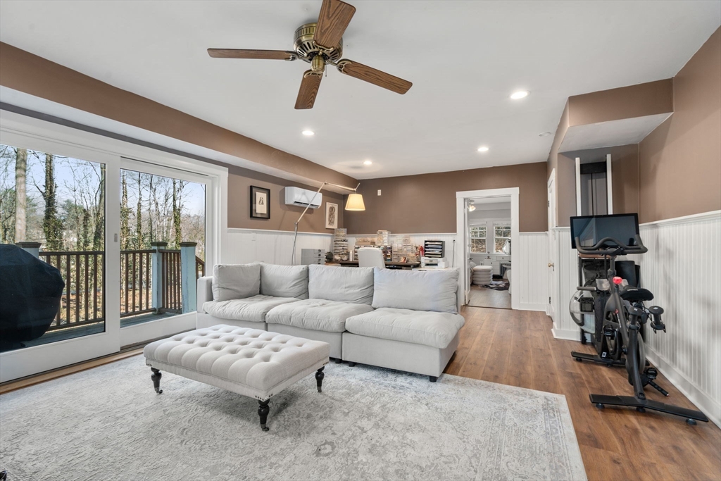 12 Wareland Rd