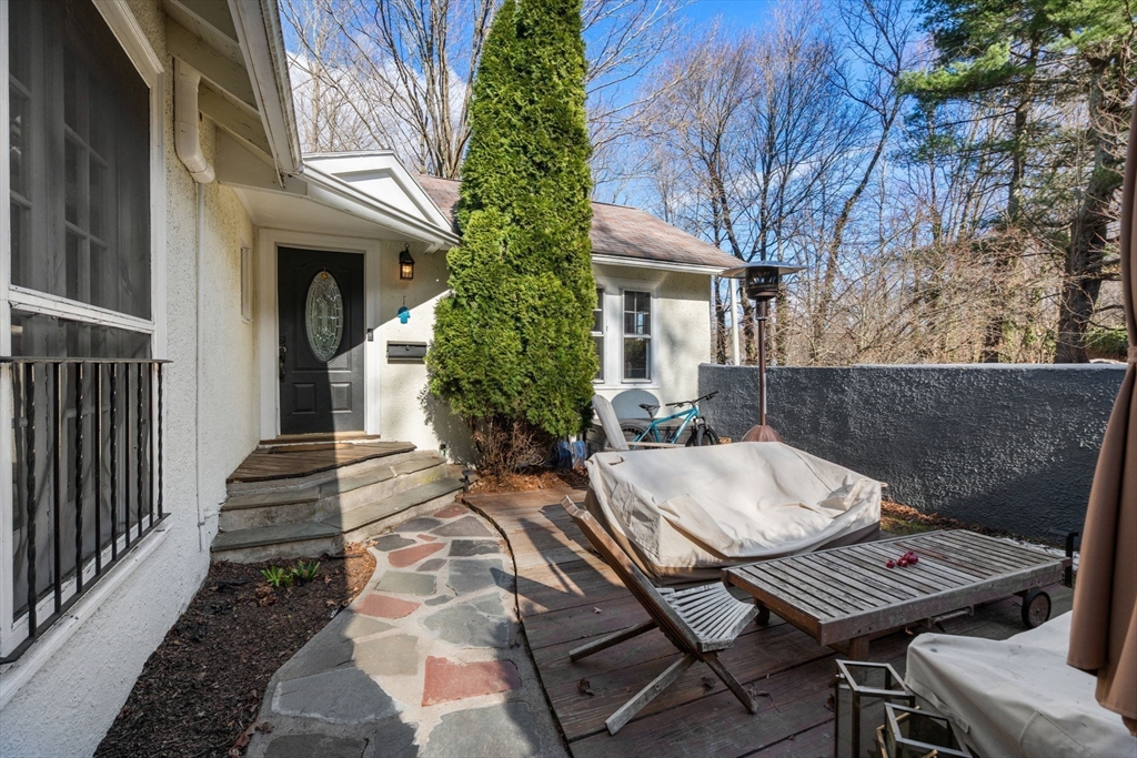 12 Wareland Rd