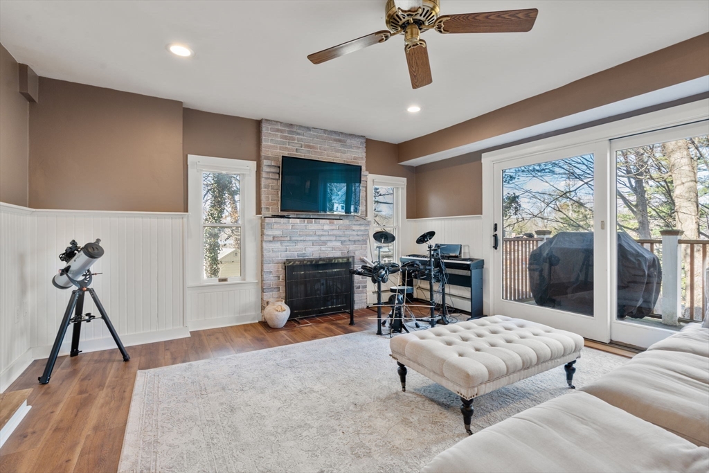 12 Wareland Rd