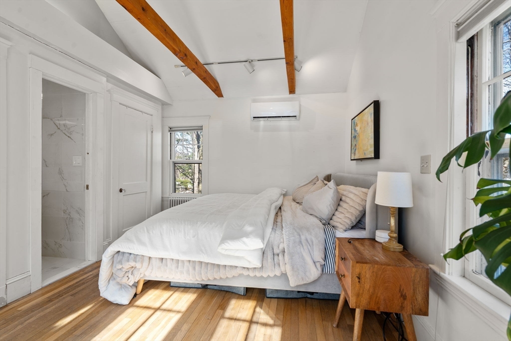 12 Wareland Rd