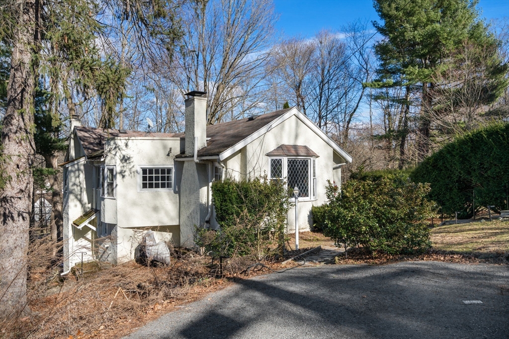 12 Wareland Rd