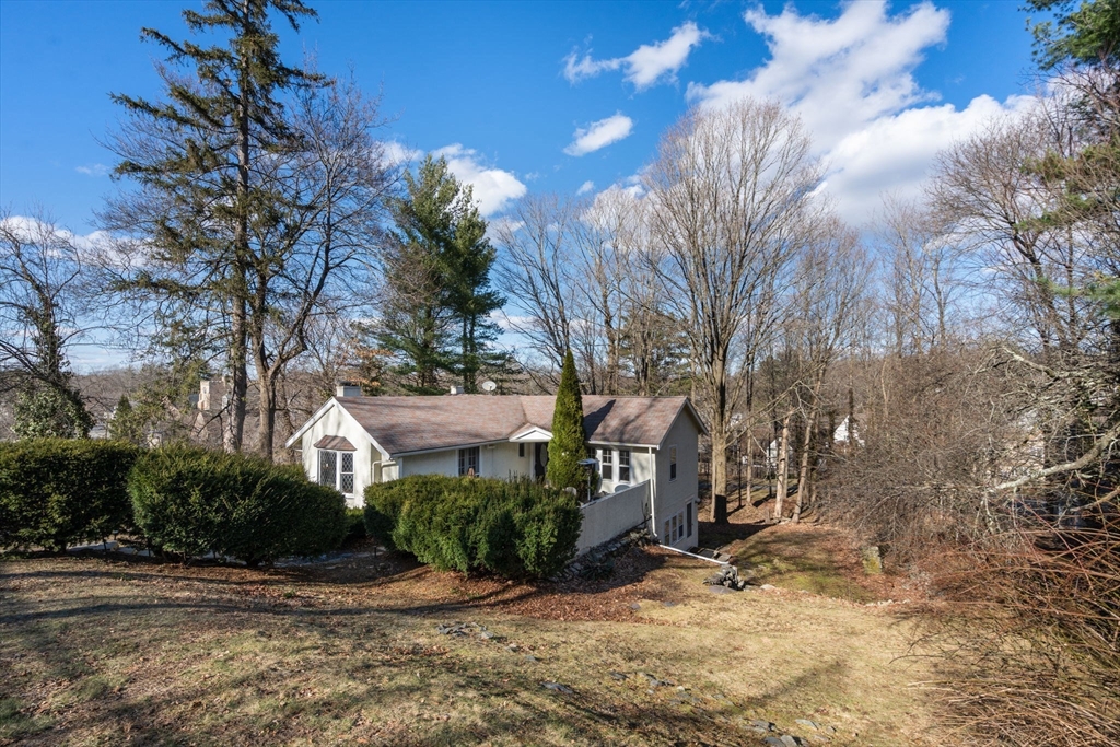 12 Wareland Rd