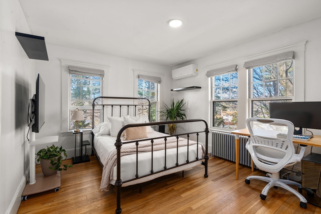 12 Wareland Rd