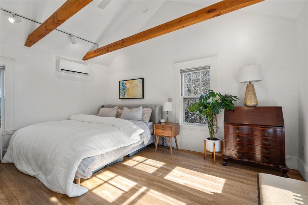 12 Wareland Rd