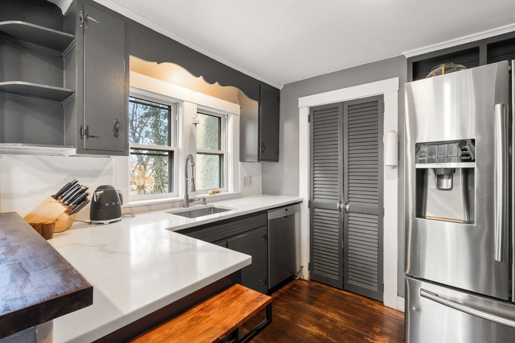 12 Wareland Rd
