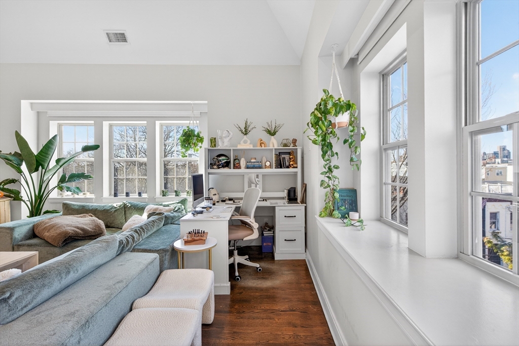 225 Dorchester St # 15