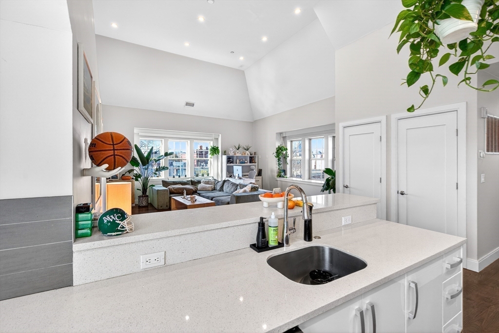 225 Dorchester St # 15