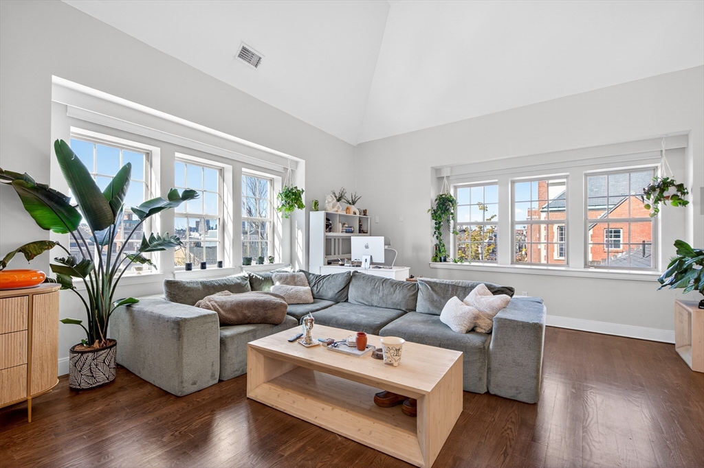 225 Dorchester St # 15