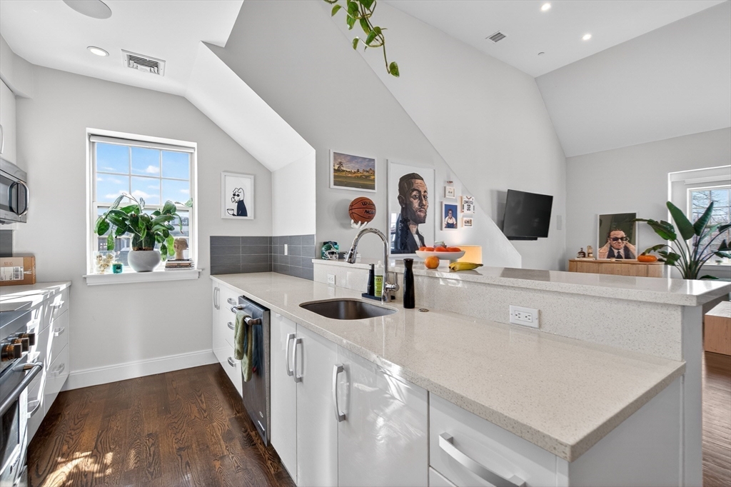 225 Dorchester St # 15