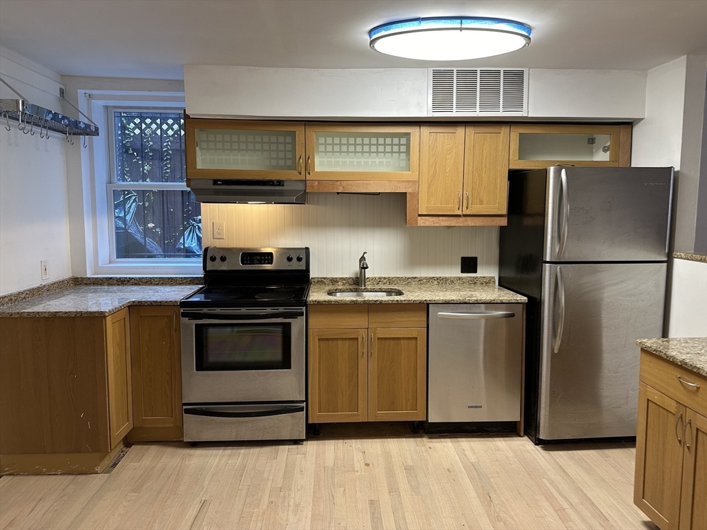 520 Shawmut Ave # 1