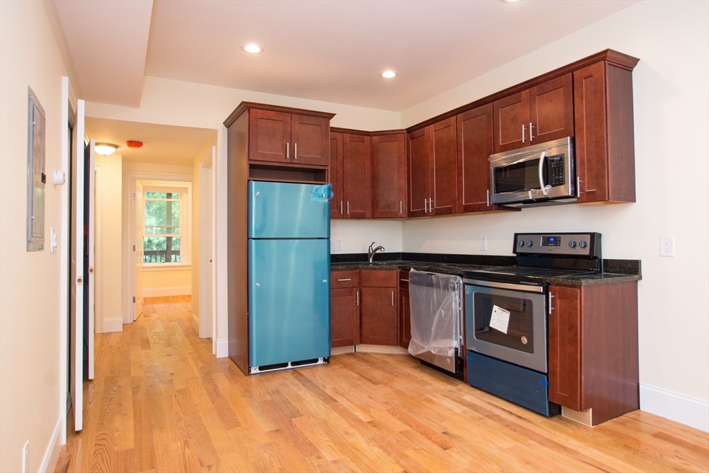 79 Brighton Ave # 2