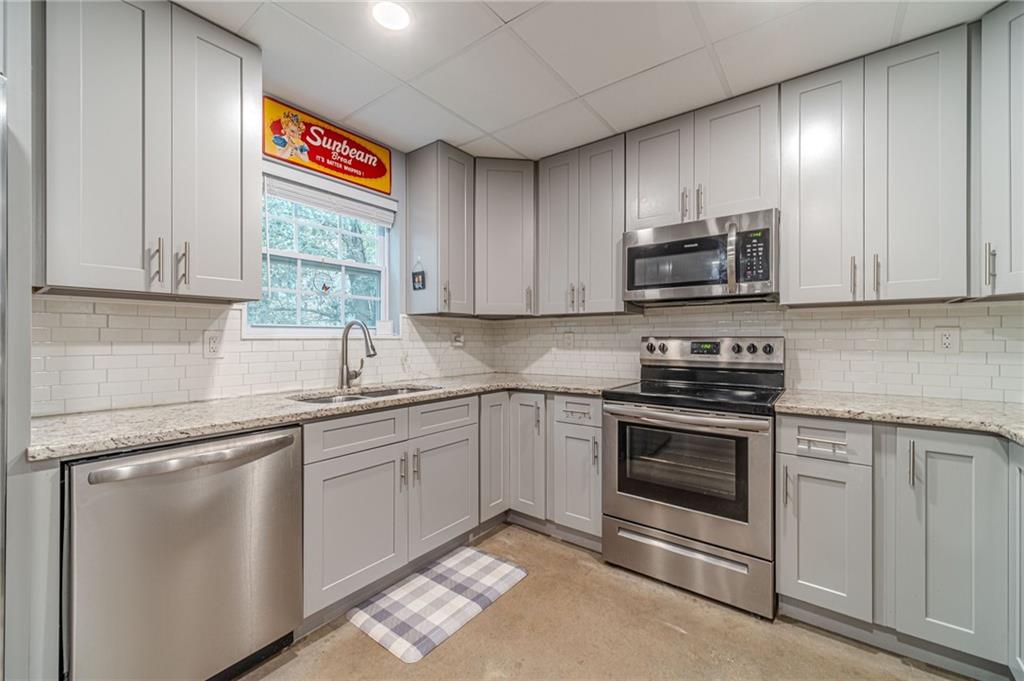 653 PRADA Court