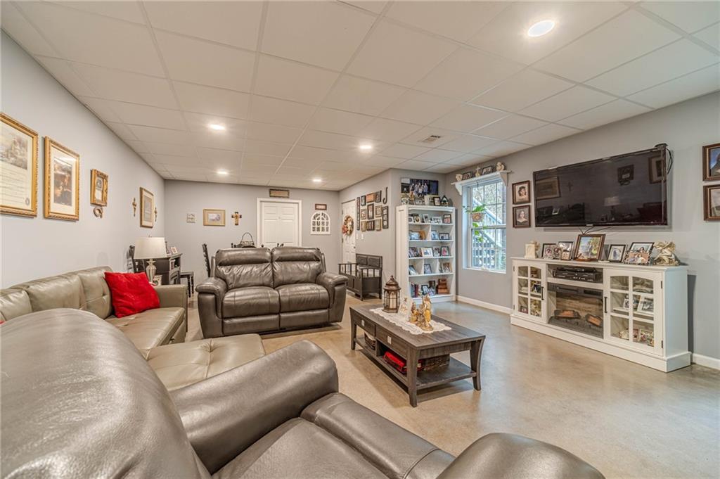 653 PRADA Court